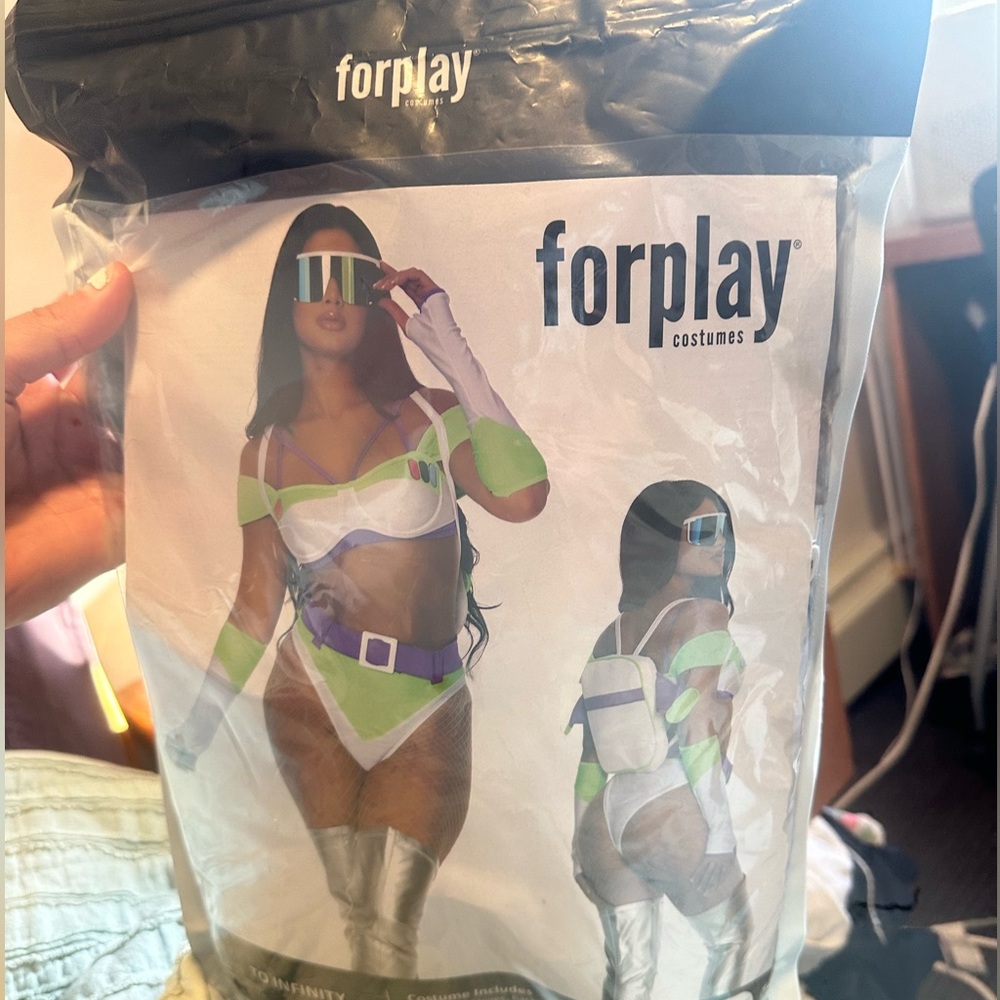 “buzz, lightyear” Halloween costume!! ONLY WORN ONCE!!